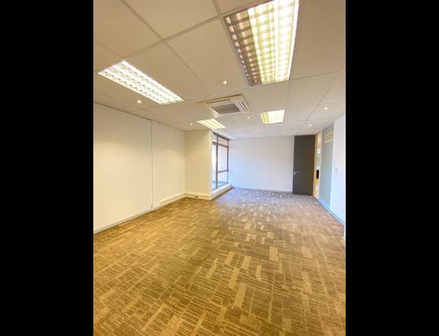 701M² OFFICE TO LET IN BRYANSTON
